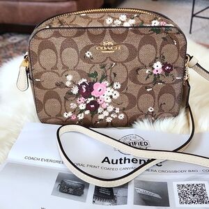 Beautiful Coach Evergreen Wildflower Signatue Camera Style Crossbody Bag 🩷🤎🤍